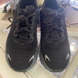 Woman’s Hoka Arahi 6 Running shoes